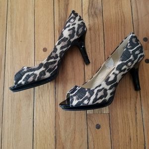 Bandolino leopard print heels